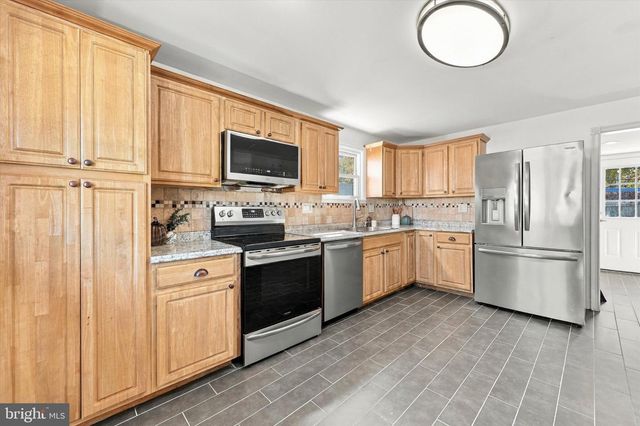 55 AUTUMN LN, Levittown, PA 19055