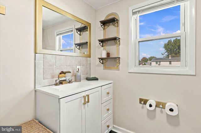 55 AUTUMN LN, Levittown, PA 19055