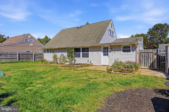 55 AUTUMN LN, Levittown, PA 19055