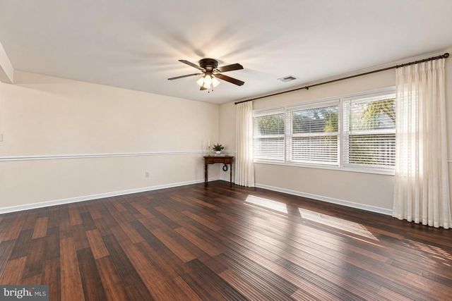 55 AUTUMN LN, Levittown, PA 19055