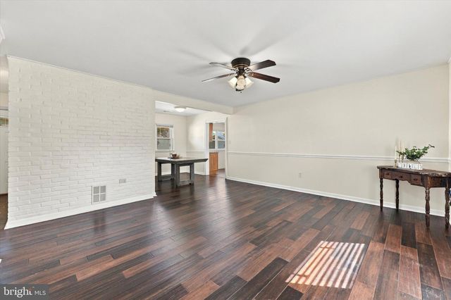 55 AUTUMN LN, Levittown, PA 19055