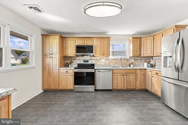 55 AUTUMN LN, Levittown, PA 19055