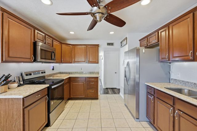 5016 Wheeler Circle, The Colony, TX 75056