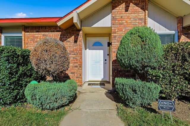 5016 Wheeler Circle, The Colony, TX 75056