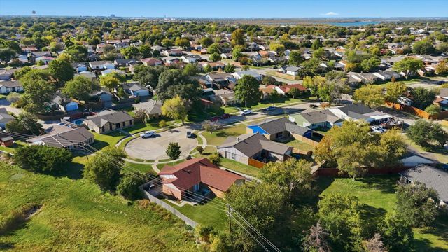 5016 Wheeler Circle, The Colony, TX 75056