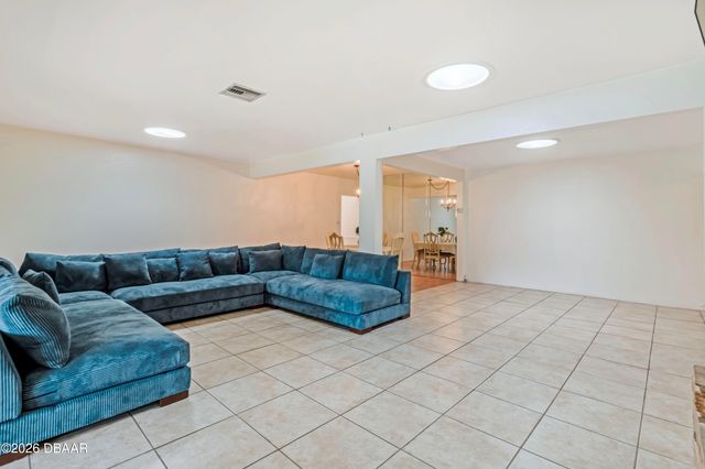 1124 N Halifax Avenue, Daytona Beach, FL 32118