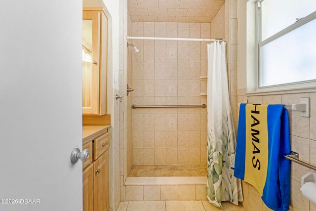 1124 N Halifax Avenue, Daytona Beach, FL 32118