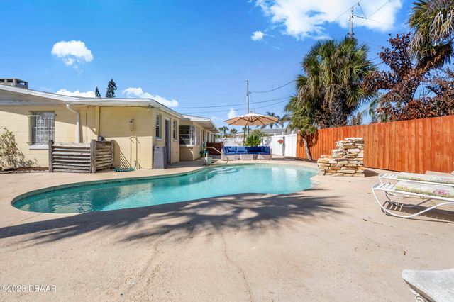 1124 N Halifax Avenue, Daytona Beach, FL 32118