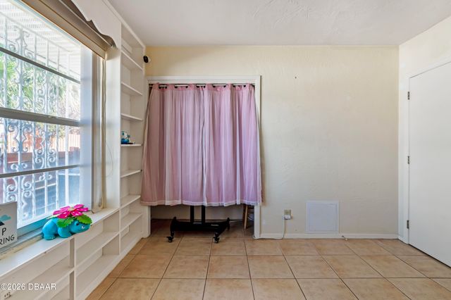 1124 N Halifax Avenue, Daytona Beach, FL 32118