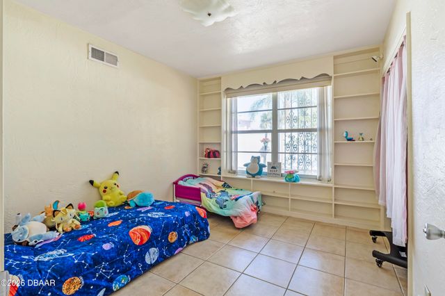 1124 N Halifax Avenue, Daytona Beach, FL 32118