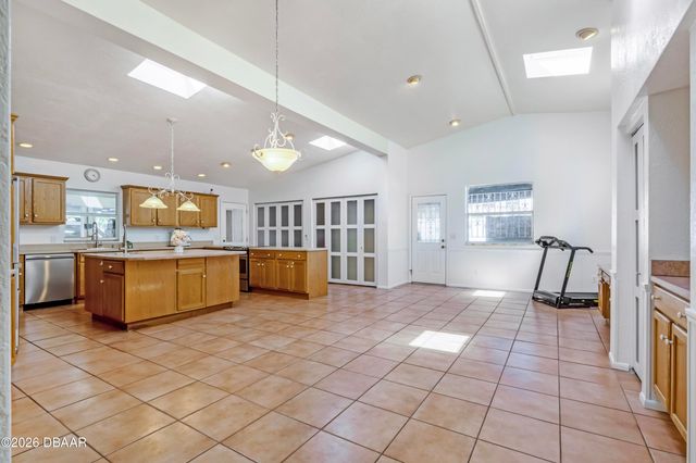 1124 N Halifax Avenue, Daytona Beach, FL 32118