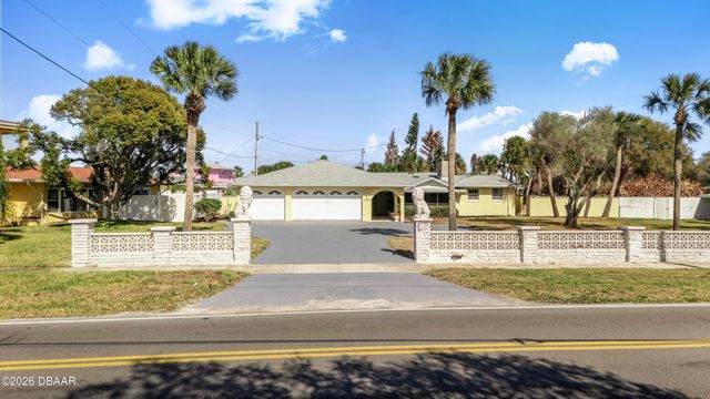 1124 N Halifax Avenue, Daytona Beach, FL 32118