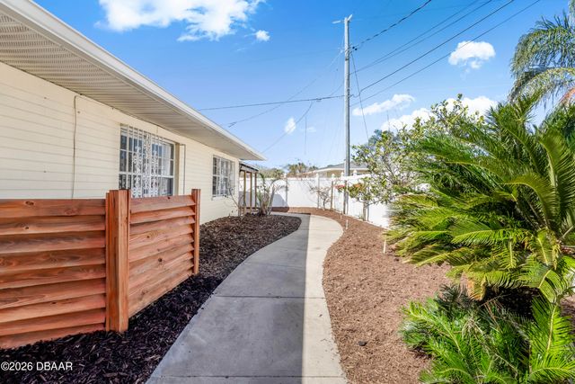 1124 N Halifax Avenue, Daytona Beach, FL 32118
