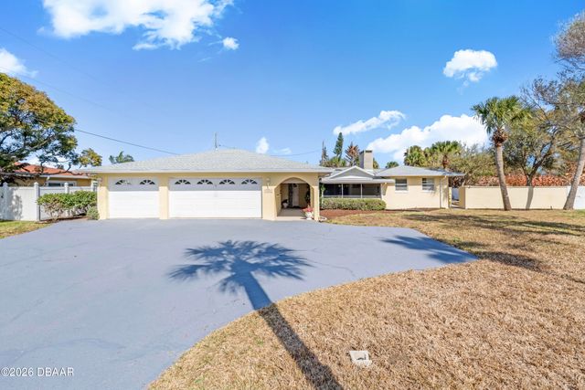 1124 N Halifax Avenue, Daytona Beach, FL 32118