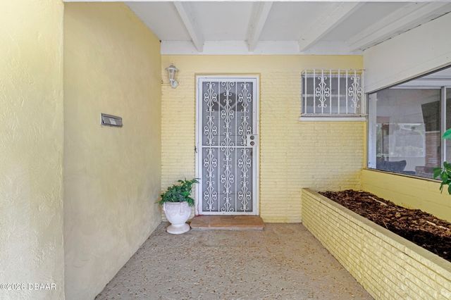 1124 N Halifax Avenue, Daytona Beach, FL 32118