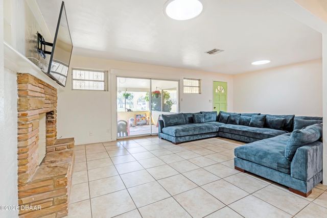 1124 N Halifax Avenue, Daytona Beach, FL 32118