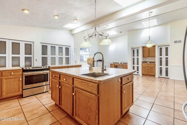 1124 N Halifax Avenue, Daytona Beach, FL 32118