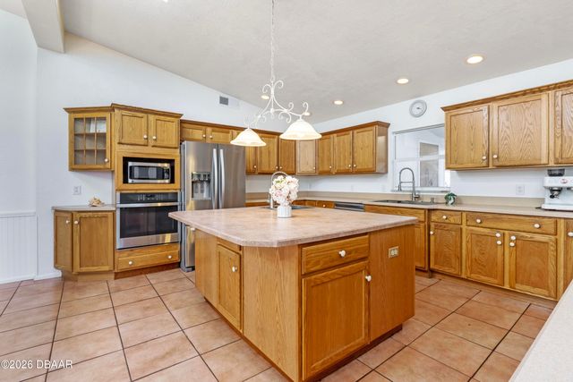 1124 N Halifax Avenue, Daytona Beach, FL 32118