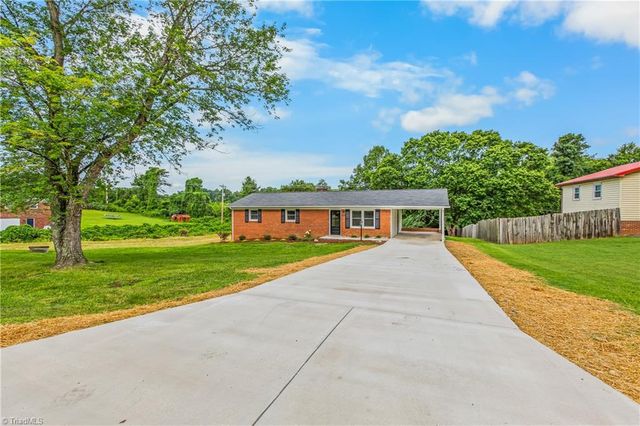 220 Kerner Knolls Drive, Kernersville, NC 27284