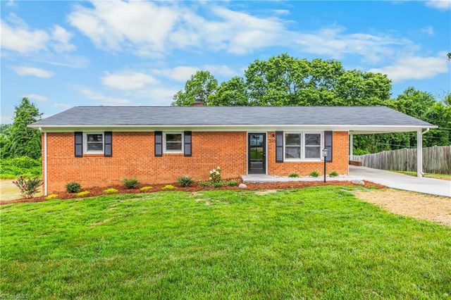 220 Kerner Knolls Drive, Kernersville, NC 27284