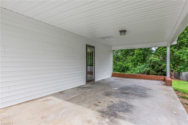220 Kerner Knolls Drive, Kernersville, NC 27284