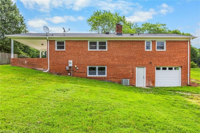 220 Kerner Knolls Drive, Kernersville, NC 27284