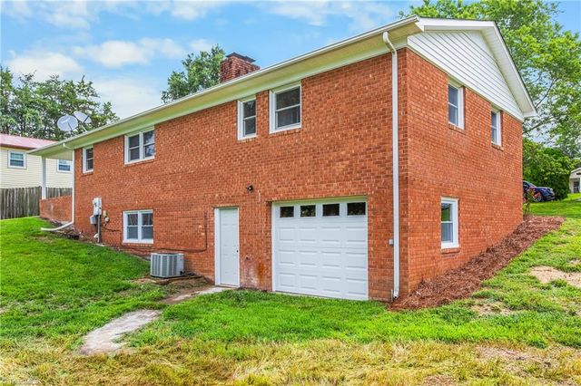 220 Kerner Knolls Drive, Kernersville, NC 27284