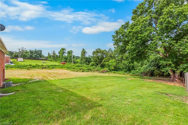 220 Kerner Knolls Drive, Kernersville, NC 27284