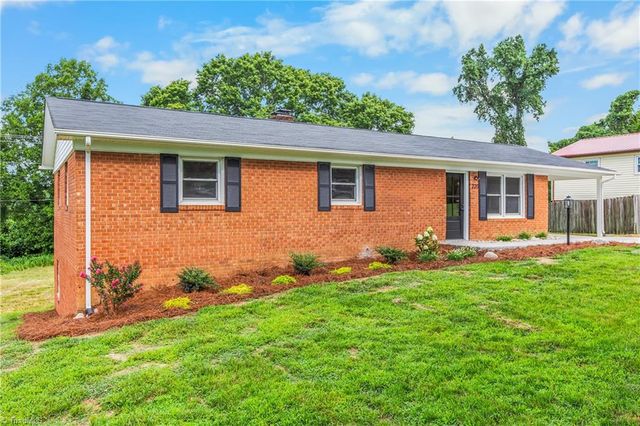 220 Kerner Knolls Drive, Kernersville, NC 27284