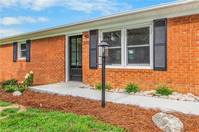 220 Kerner Knolls Drive, Kernersville, NC 27284