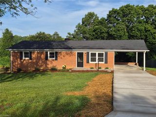 220 Kerner Knolls Drive, Kernersville, NC 27284