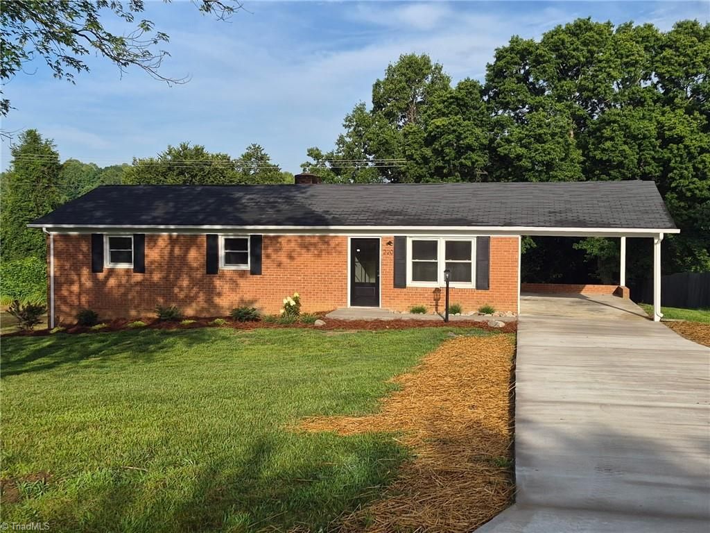 220 Kerner Knolls Drive, Kernersville, NC 27284