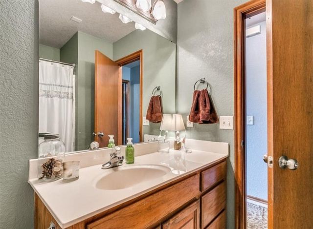 213 Sandstone Drive, Norman, OK 73071