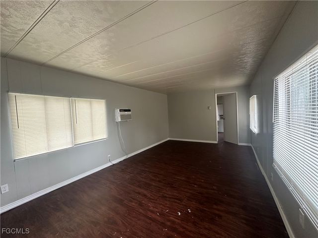 7886 Breeze DR, North Fort Myers, FL 33917