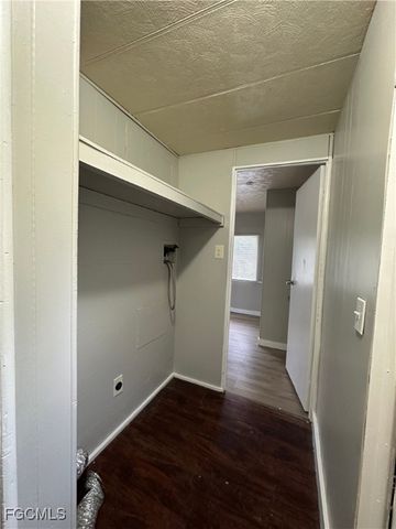 7886 Breeze DR, North Fort Myers, FL 33917