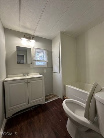 7886 Breeze DR, North Fort Myers, FL 33917