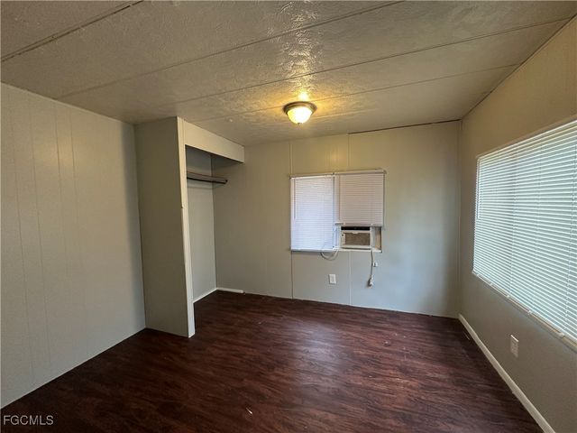 7886 Breeze DR, North Fort Myers, FL 33917