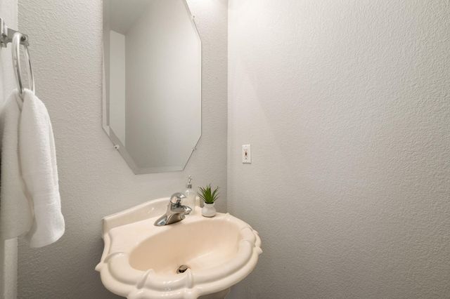 16100 S Great Oaks DR 102, Round Rock, TX 78681