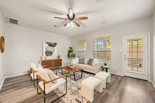 16100 S Great Oaks DR 102, Round Rock, TX 78681