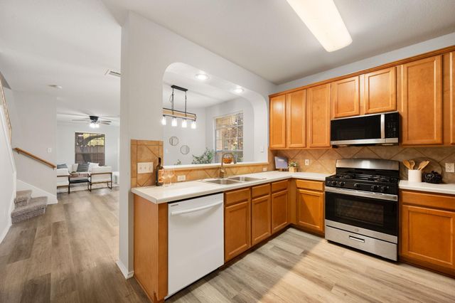 16100 S Great Oaks DR 102, Round Rock, TX 78681