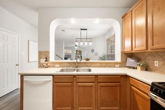 16100 S Great Oaks DR 102, Round Rock, TX 78681