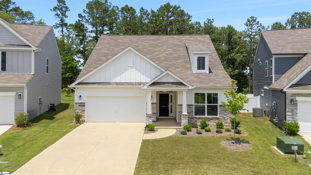 624 Columbus Circle, Simpsonville, SC 29680
