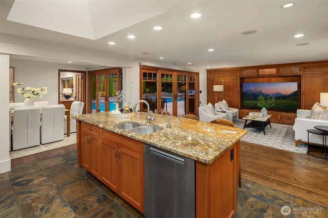 9520 NE 16th Street, Clyde Hill, WA 98004