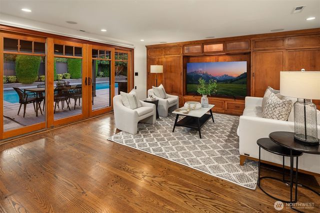 9520 NE 16th Street, Clyde Hill, WA 98004
