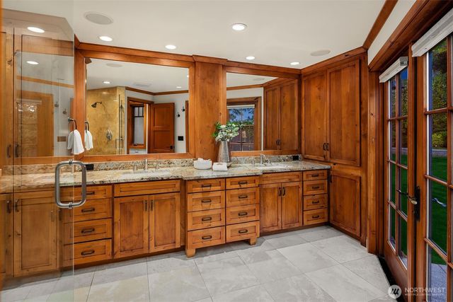 9520 NE 16th Street, Clyde Hill, WA 98004