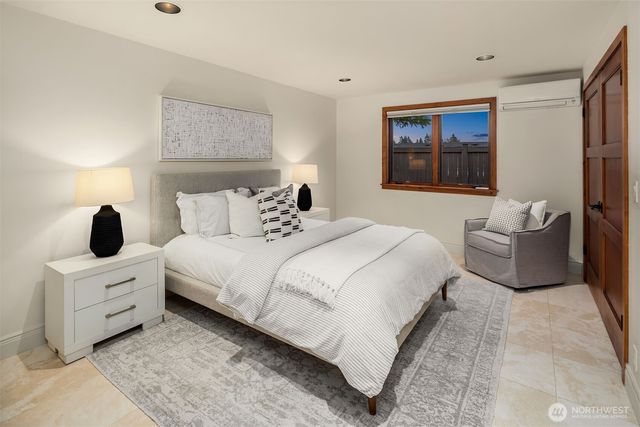 9520 NE 16th Street, Clyde Hill, WA 98004