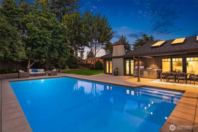 9520 NE 16th Street, Clyde Hill, WA 98004