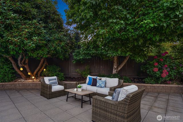 9520 NE 16th Street, Clyde Hill, WA 98004