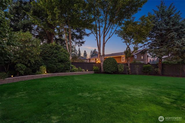 9520 NE 16th Street, Clyde Hill, WA 98004