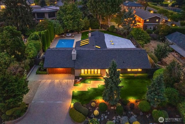 9520 NE 16th Street, Clyde Hill, WA 98004